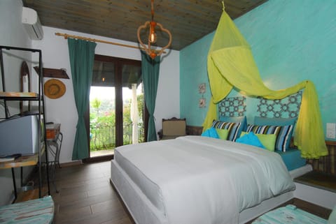 Day, Photo of the whole room