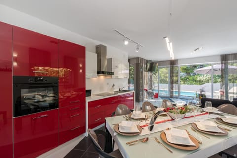 Modern villa Jura with pool near the beach, extra pool heating available Villa in Medulin