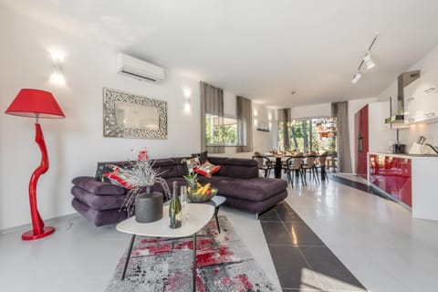 Modern villa Jura with pool near the beach, extra pool heating available Villa in Medulin