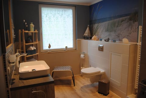 Bathroom, Photo of the whole room