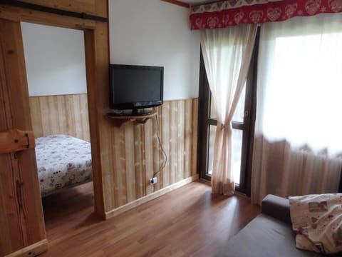 Communal lounge/ TV room, TV and multimedia, Living room, Seating area