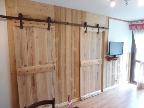 Communal lounge/ TV room, TV and multimedia, Living room