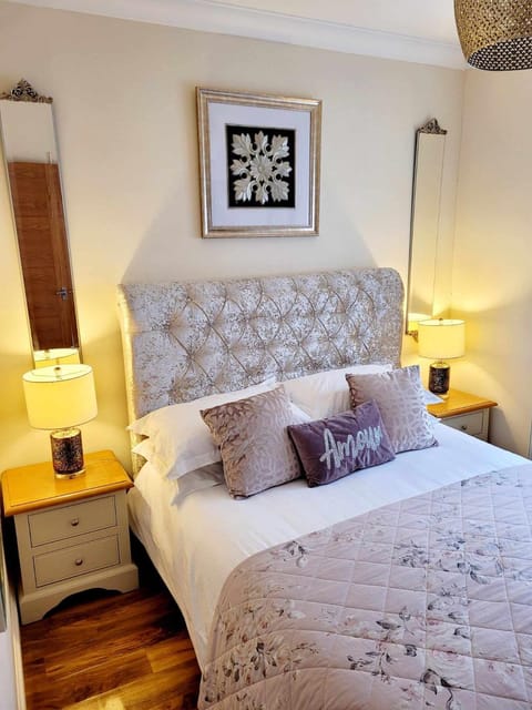 Apartment 1 Exquisite two king bedroom with en suites - close to the town centre, rail, airport and theatre Appartement in Darlington