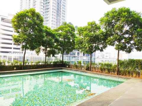 5-Star Apartment + Infinity Pool, 4 pax, 1 min to Jaya One Condo in Petaling Jaya