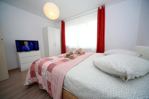 TV and multimedia, Photo of the whole room, Bedroom