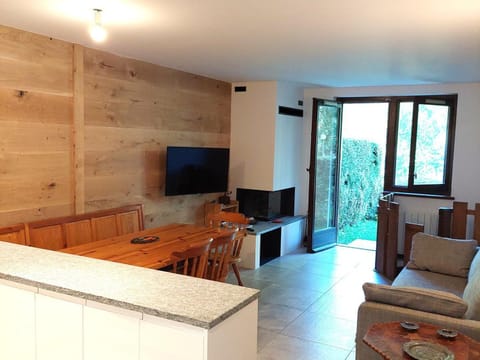 Duplex rénové 3 pièces avec jardin, parking et animaux admis à Chamonix - FR-1-517-25 Apartment in Chamonix