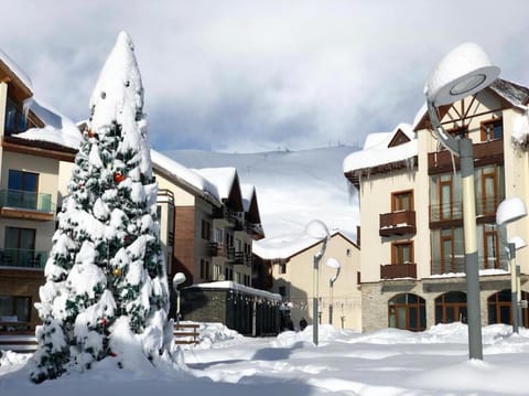 Property building, Winter, Inner courtyard view