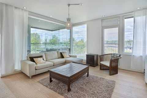 1BR City Center Home by the Park with Private Sauna, Balcony & Lake View Apartment in Helsinki