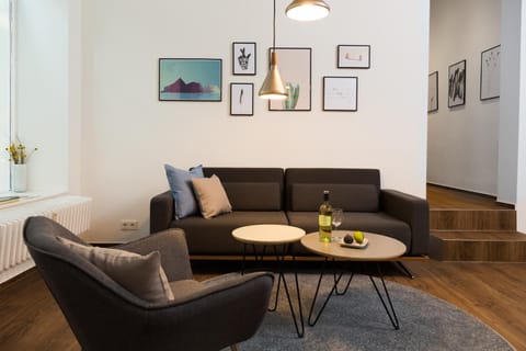 Living room, Photo of the whole room, Decorative detail, Seating area