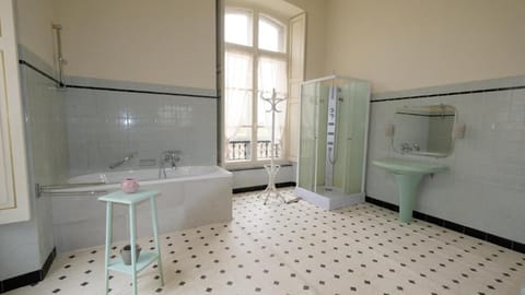 Bathroom, Bath