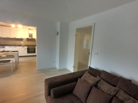 Moderne helle 2,5 Zimmer Wohnung mit großem Bad und Küche in Trossingen Apartamento in Villingen-Schwenningen