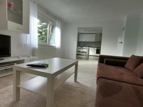 Moderne helle 2,5 Zimmer Wohnung mit großem Bad und Küche in Trossingen Apartamento in Villingen-Schwenningen