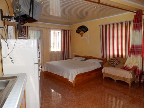One bedroom house with shared pool balcony and wifi at Flic en Flac Casa in Flic en Flac