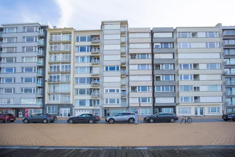 Bright Apartment With Sea View Condo in Ostend