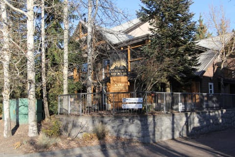 Glacier's Reach by Whistler Retreats Apartment in Whistler