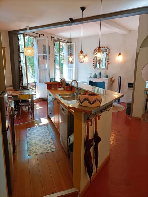 Living room, Seating area, stove