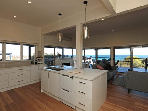 Bay Views On Browne Maison in Dromana