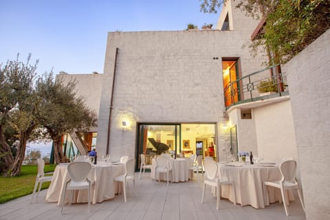 Patio, Banquet/Function facilities