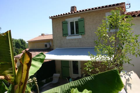 Villa Azurella Chalet in Villeneuve-Loubet
