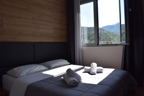 Bed, Natural landscape, Photo of the whole room, Bedroom, Mountain view, towels