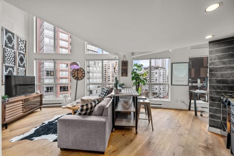 Rare Find Loft with full kitchen at Heart of Downtown Condominio in Vancouver