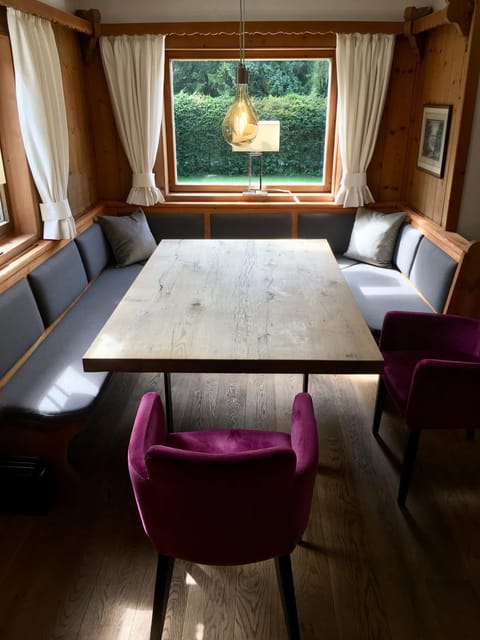 Seating area, Dining area