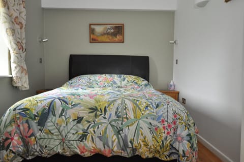 Property building, Bed, Bedroom