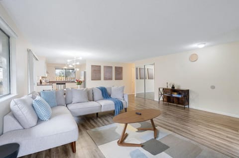 Garden Park Getaway Apartment in Tigard