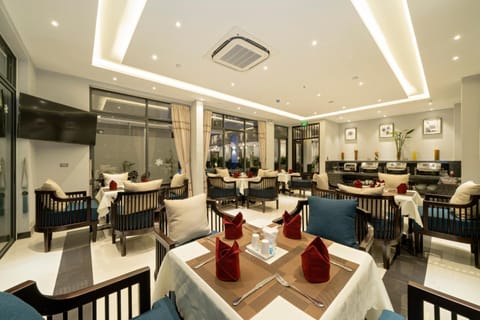 Restaurant/places to eat, TV and multimedia, Banquet/Function facilities