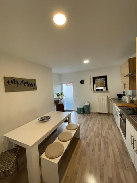 Kitchen or kitchenette, Dining area, oven, stove