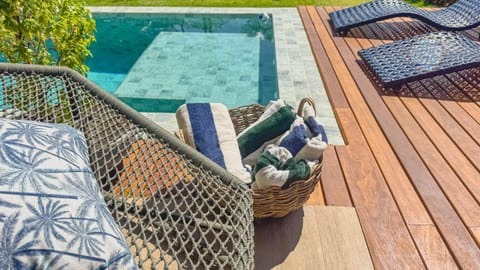 Decorative detail, Swimming pool, towels