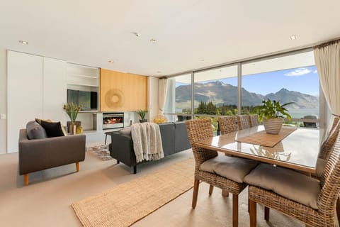 Living room, Seating area, Dining area, Mountain view