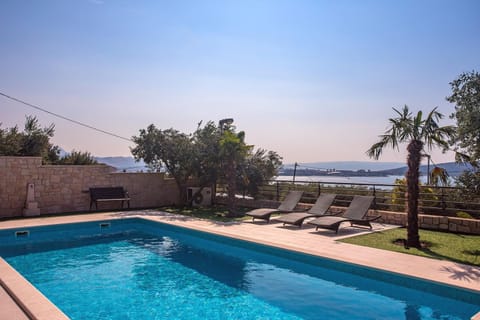 Garden, Seating area, Sea view, Swimming pool