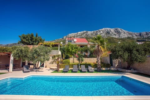 Garden, Balcony/Terrace, Mountain view, Swimming pool