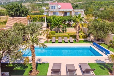 Garden, Balcony/Terrace, Mountain view, Swimming pool