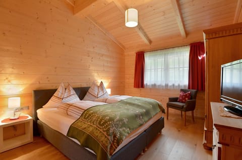 Bed, TV and multimedia, Bedroom