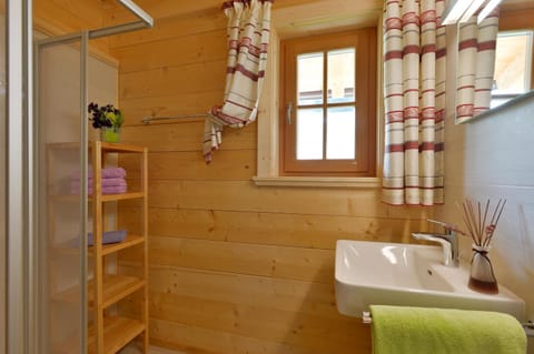Shower, Bathroom, towels