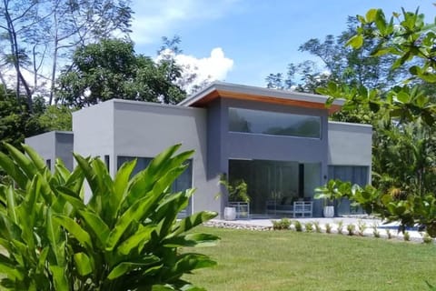 Lilan Nature, Modern House N°1, private swimming pool. Chalet in Cahuita