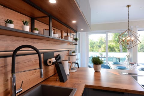 Balcony/Terrace, Kitchen or kitchenette, Photo of the whole room, Decorative detail, Seating area