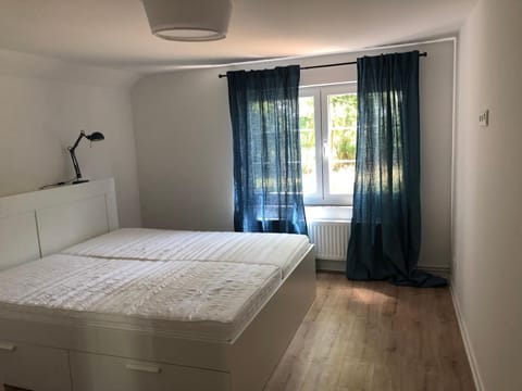 Deichhof von 1843 in Tossens direkt an der Nordsee für 12 Personen House in Butjadingen