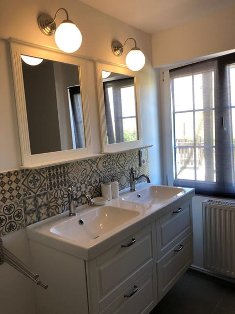 Deichhof von 1843 in Tossens direkt an der Nordsee für 12 Personen House in Butjadingen