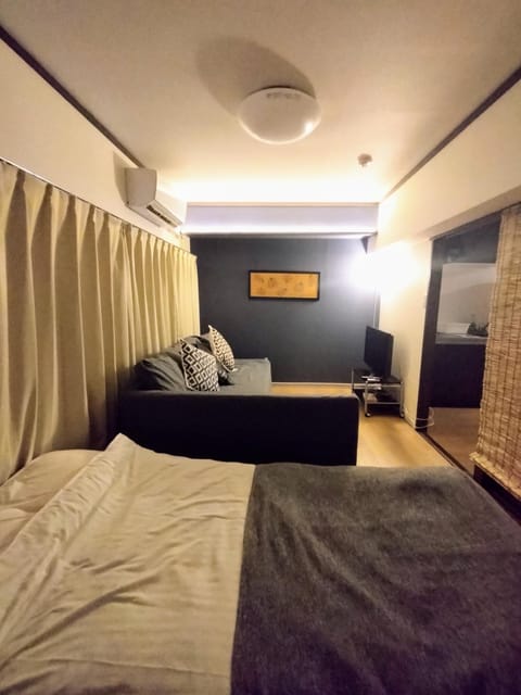 Bed, TV and multimedia, Bedroom