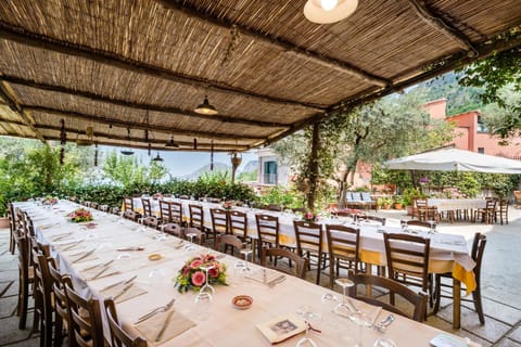 Agriturismo Antico Casale Colli Di San Pietro Estancia en una granja in Piano di Sorrento