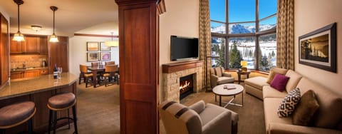 The Everline Resort and Spa, a Destination by Hyatt Hotel Resort in Palisades Tahoe (Olympic Valley)