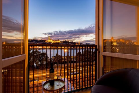 View (from property/room), Balcony/Terrace, City view, Garden view, Landmark view, Mountain view, River view