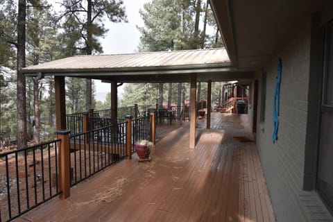 Holladay's Escape Chalet in Ruidoso