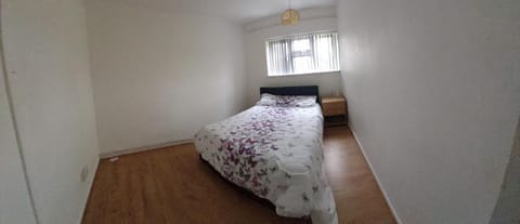 Relaxing double bedroom Vacation rental in Romford