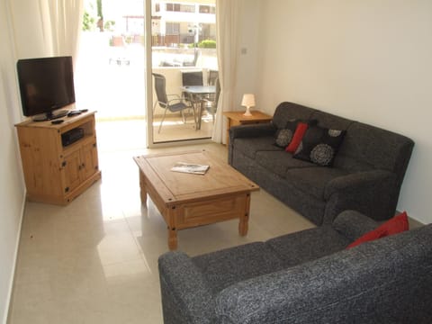 2 bedroom Poolside Apartment E9 Wohnung in Peyia