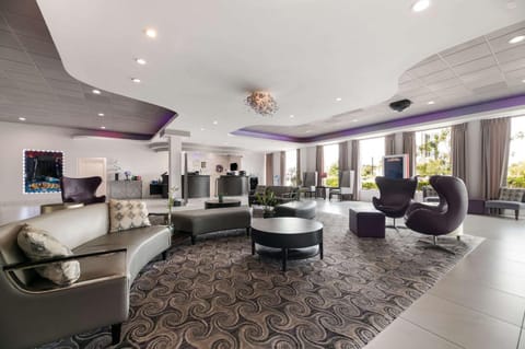 Clarion Inn & Suites Across From Universal Orlando Resort Hotel in Orlando