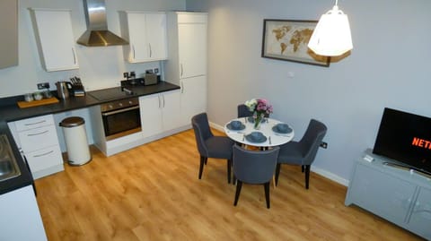 Telford Townhouse with Parking Apartment in Telford